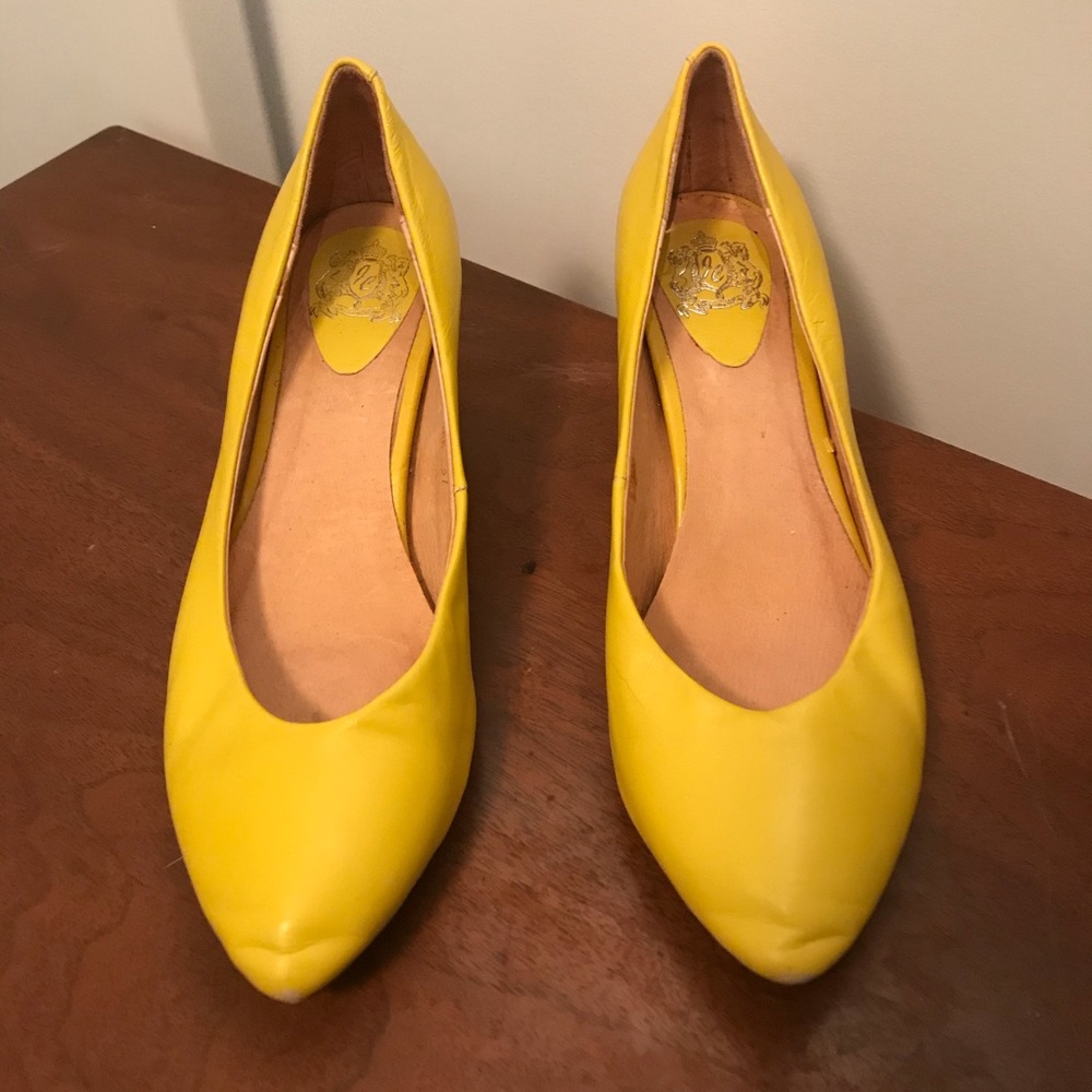 Cute yellow heels
